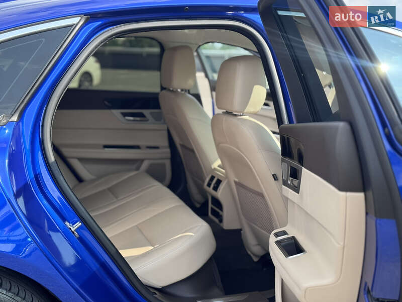 Седан Jaguar XF 2016 в Киеве