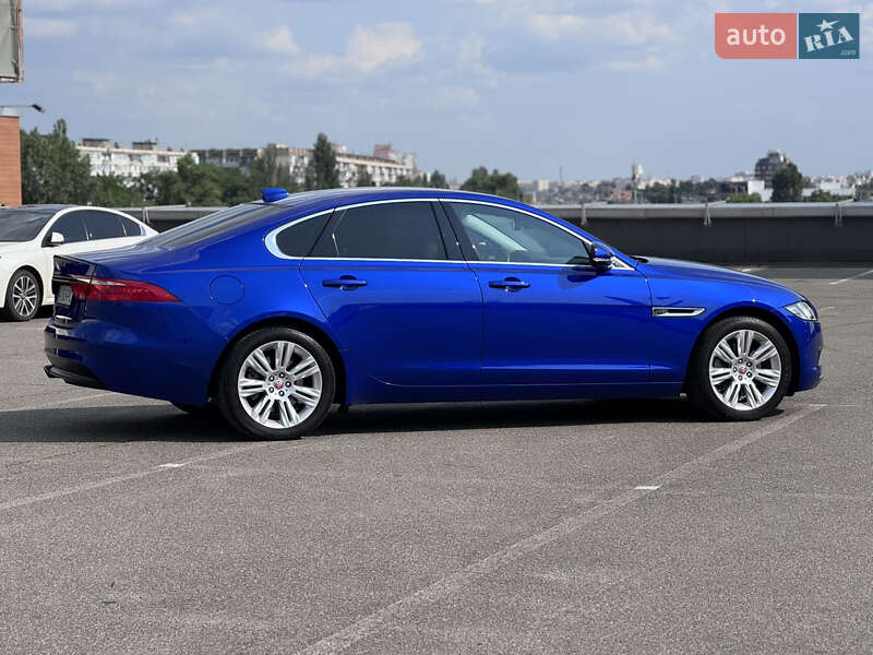 Седан Jaguar XF 2016 в Киеве
