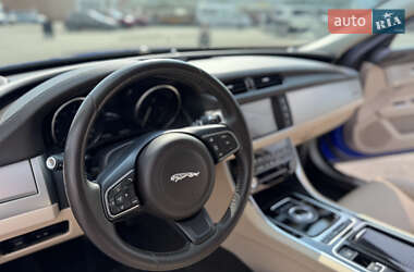 Седан Jaguar XF 2016 в 