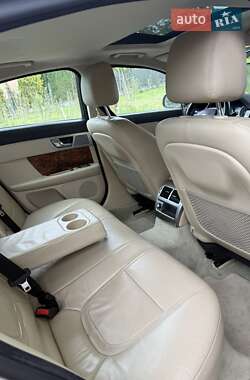 Седан Jaguar XF 2013 в 