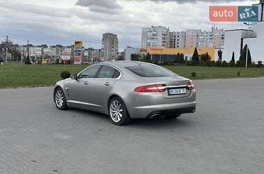 Седан Jaguar XF 2013 в 