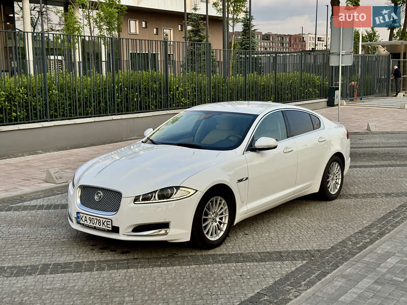 Седан Jaguar XF 2012 в 