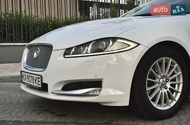 Седан Jaguar XF 2012 в 