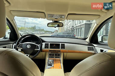Седан Jaguar XF 2012 в 