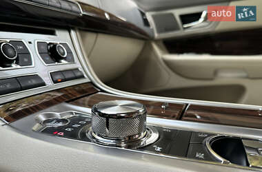 Седан Jaguar XF 2012 в 