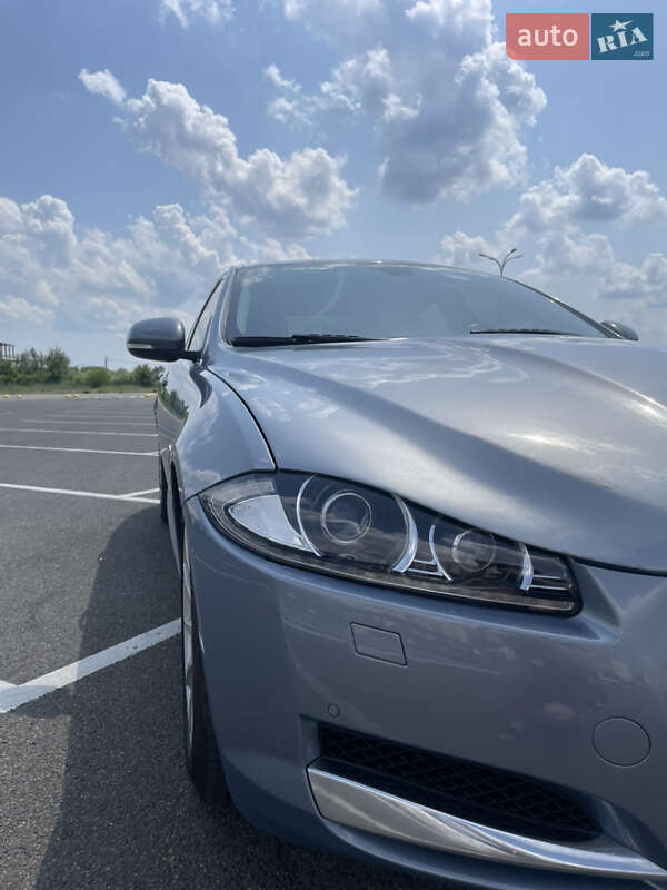 Седан Jaguar XF 2013 в Києві