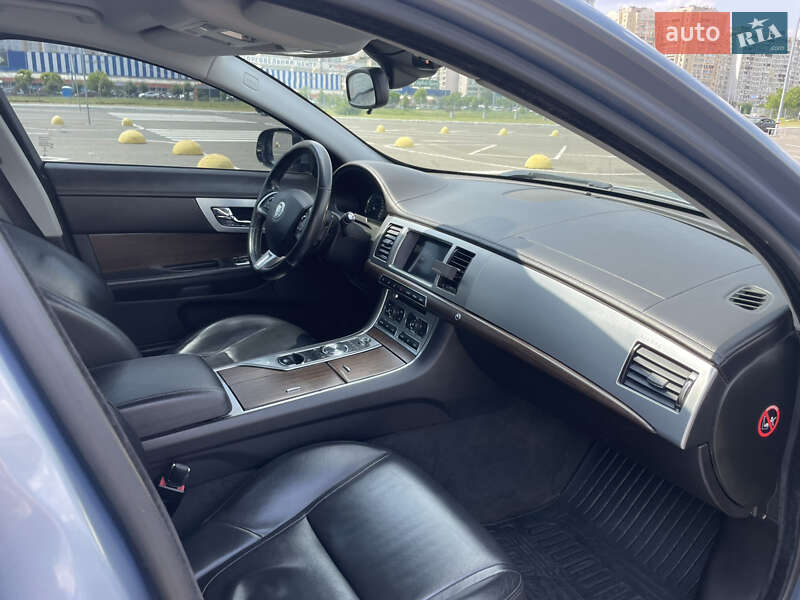 Седан Jaguar XF 2013 в Києві