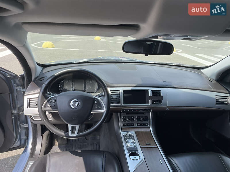 Седан Jaguar XF 2013 в Києві