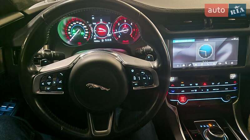 Седан Jaguar XF 2020 в Киеве
