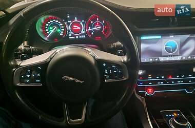 Седан Jaguar XF 2020 в 