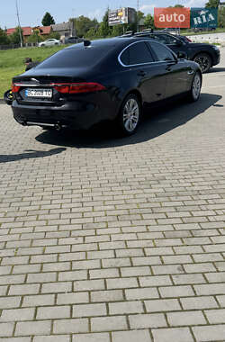 Седан Jaguar XF 2015 в 
