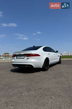 Седан Jaguar XF 2016 в 