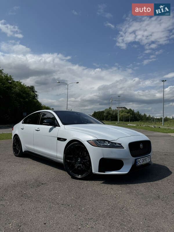 Седан Jaguar XF 2016 в Львове
