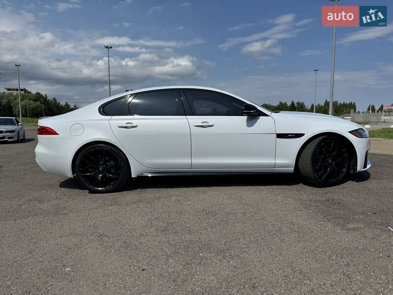 Седан Jaguar XF 2016 в Львове
