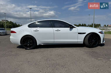 Седан Jaguar XF 2016 в 