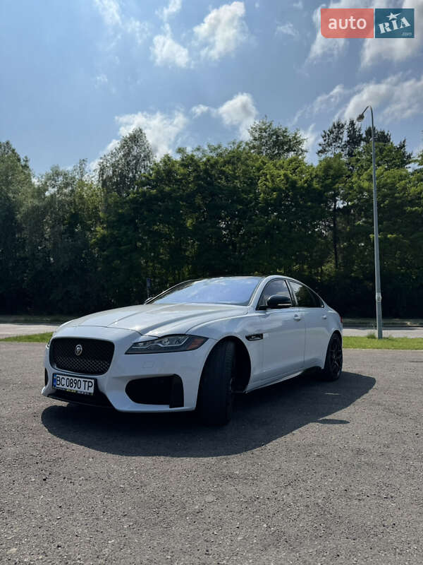 Седан Jaguar XF 2016 в Львове