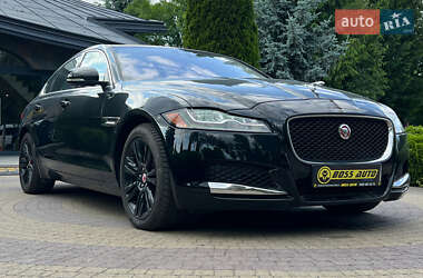 Седан Jaguar XF 2016 в Львові