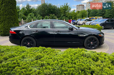 Седан Jaguar XF 2016 в 