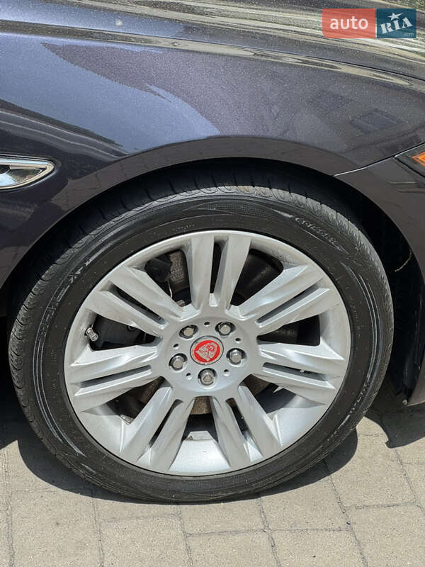 Седан Jaguar XF 2015 в Львове