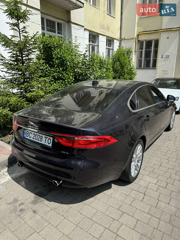 Седан Jaguar XF 2015 в Львове