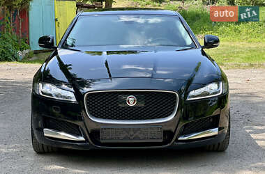 Седан Jaguar XF 2017 в 