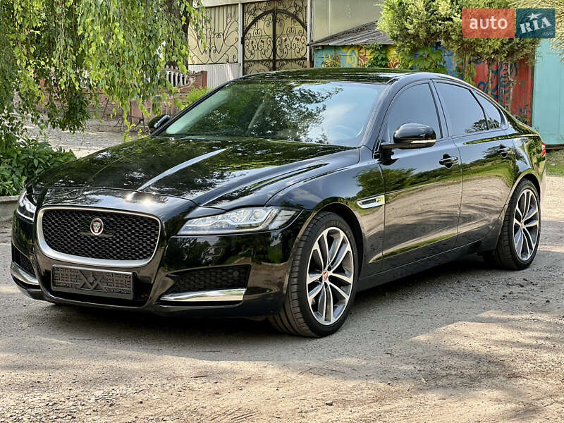 Седан Jaguar XF 2018 в Валках