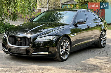 Седан Jaguar XF 2017 в 