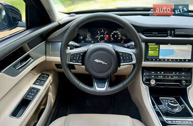Седан Jaguar XF 2017 в 