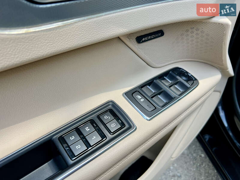 Седан Jaguar XF 2018 в Валках