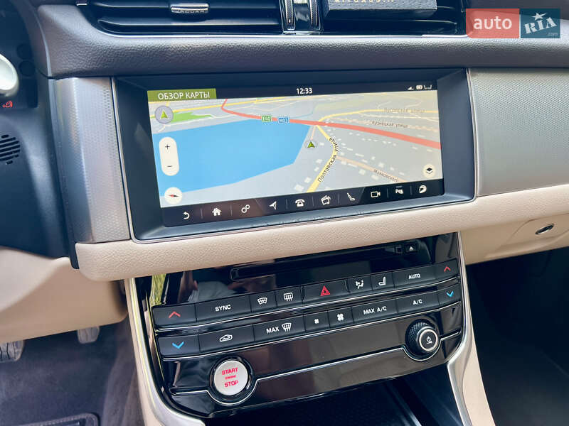 Седан Jaguar XF 2018 в Валках