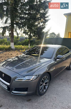 Седан Jaguar XF 2016 в Попельне