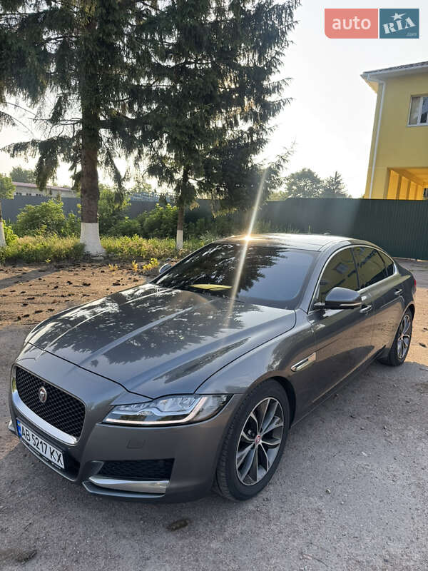 Седан Jaguar XF 2016 в 