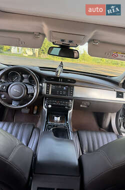 Седан Jaguar XF 2016 в 
