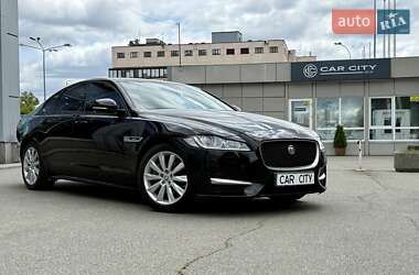Седан Jaguar XF 2016 в Киеве