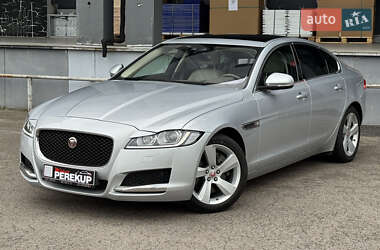 Седан Jaguar XF 2016 в 