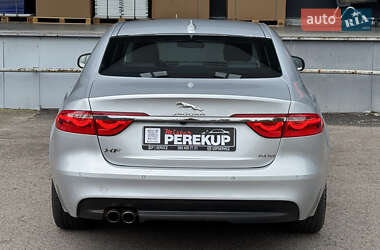 Седан Jaguar XF 2016 в 