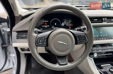 Седан Jaguar XF 2016 в 