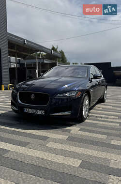 Седан Jaguar XF 2016 в Киеве