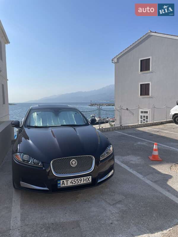 Седан Jaguar XF 2012 в Калуше