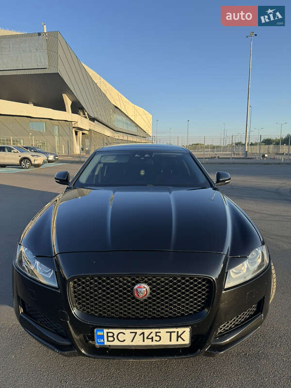 Седан Jaguar XF 2017 в Львове