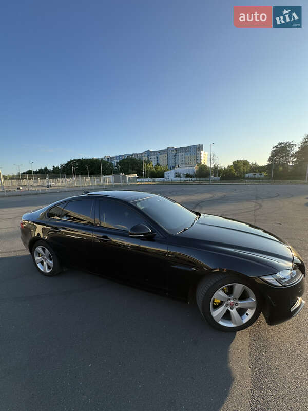 Седан Jaguar XF 2017 в Львове