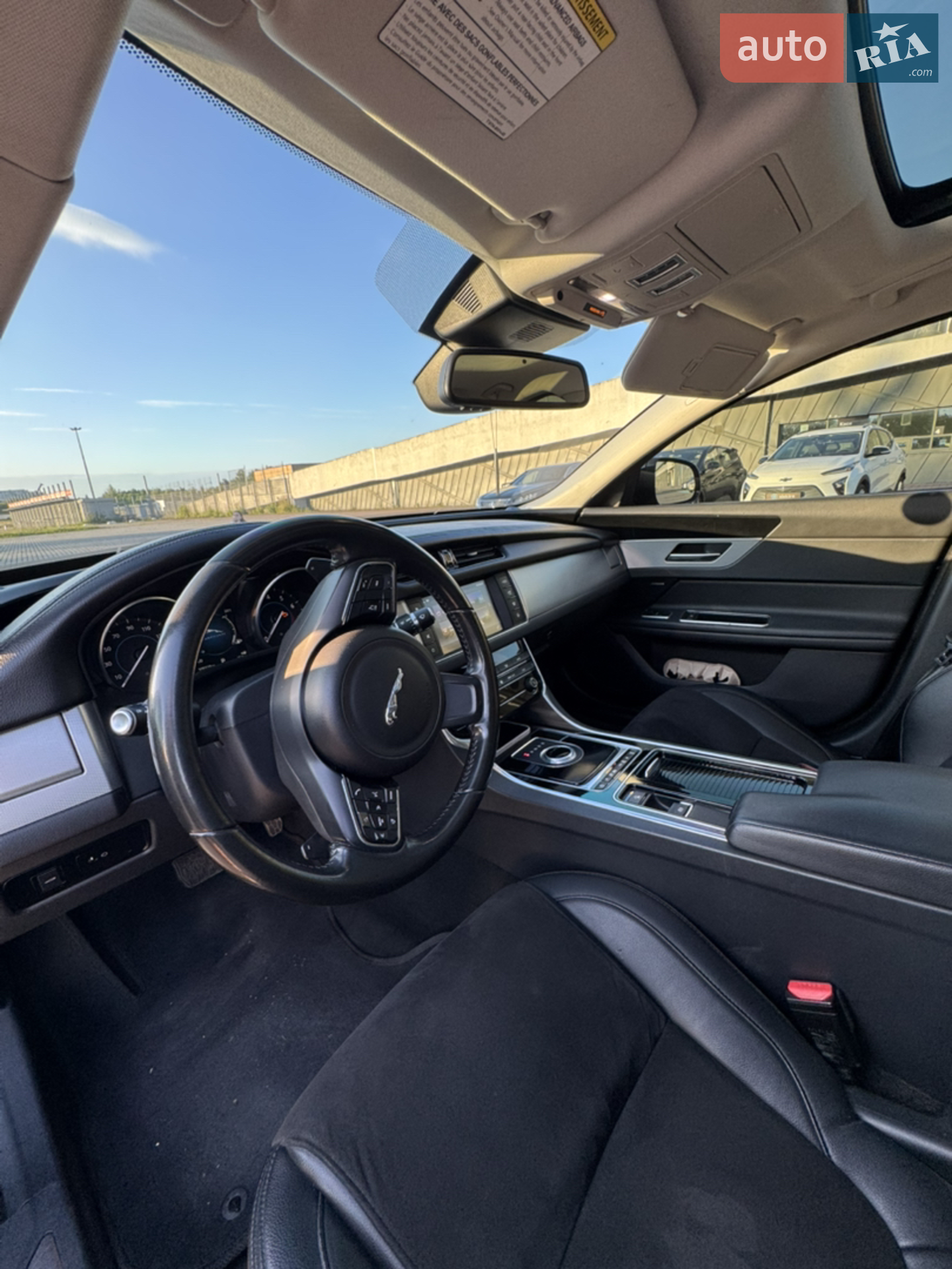 2017 Jaguar XF - мініатюра 21