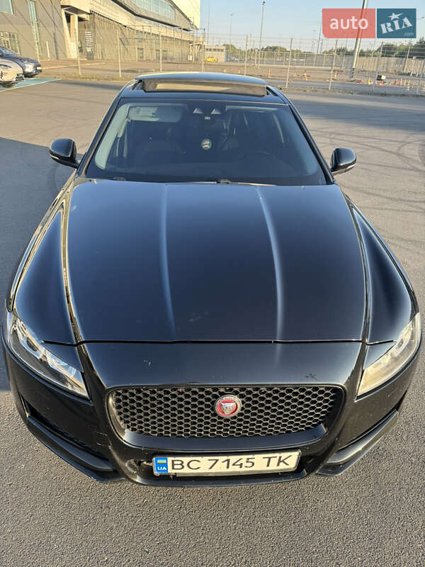 Седан Jaguar XF 2017 в Львове