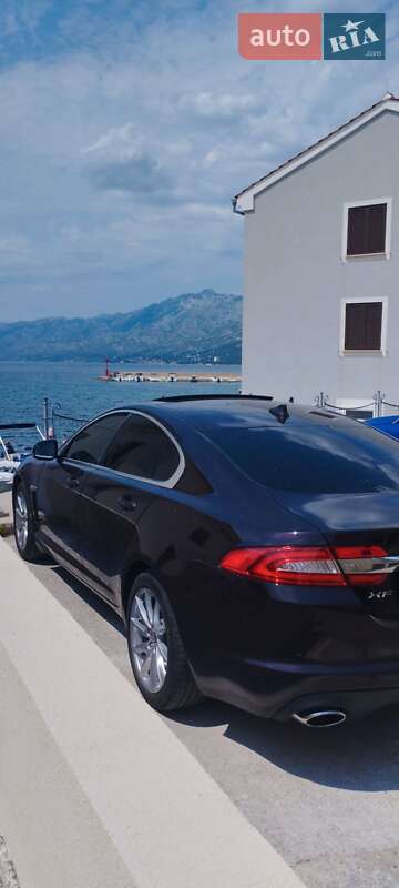 Седан Jaguar XF 2012 в Калуше