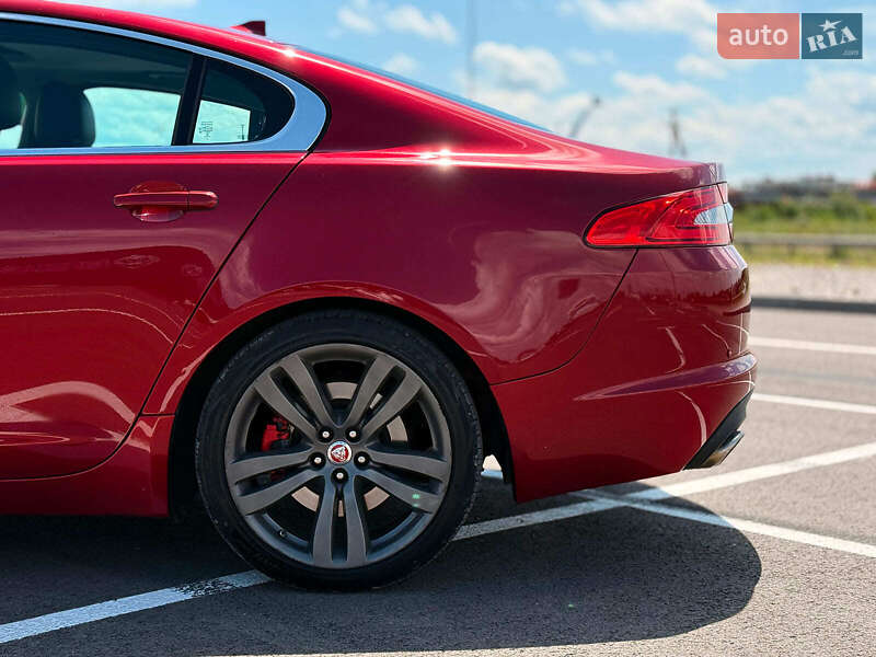 Седан Jaguar XF 2013 в Львове