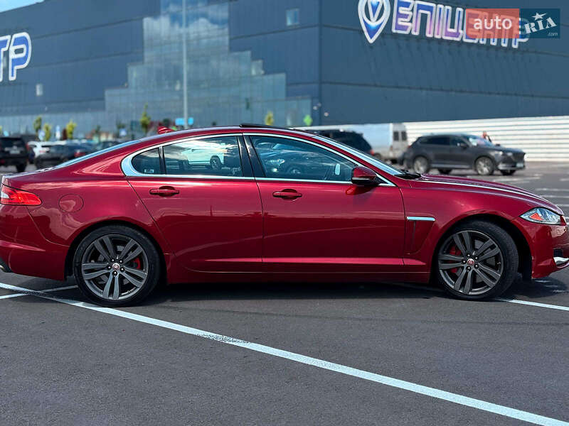 Седан Jaguar XF 2013 в Львове