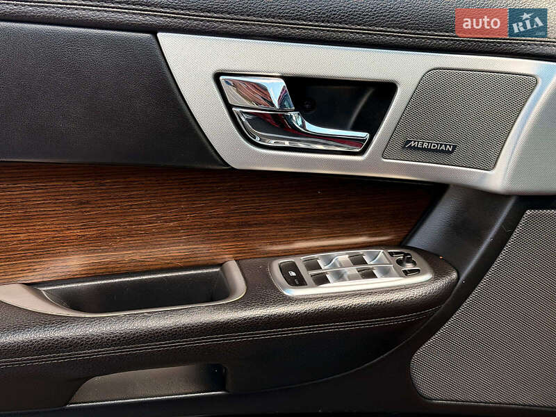 Седан Jaguar XF 2013 в Львове