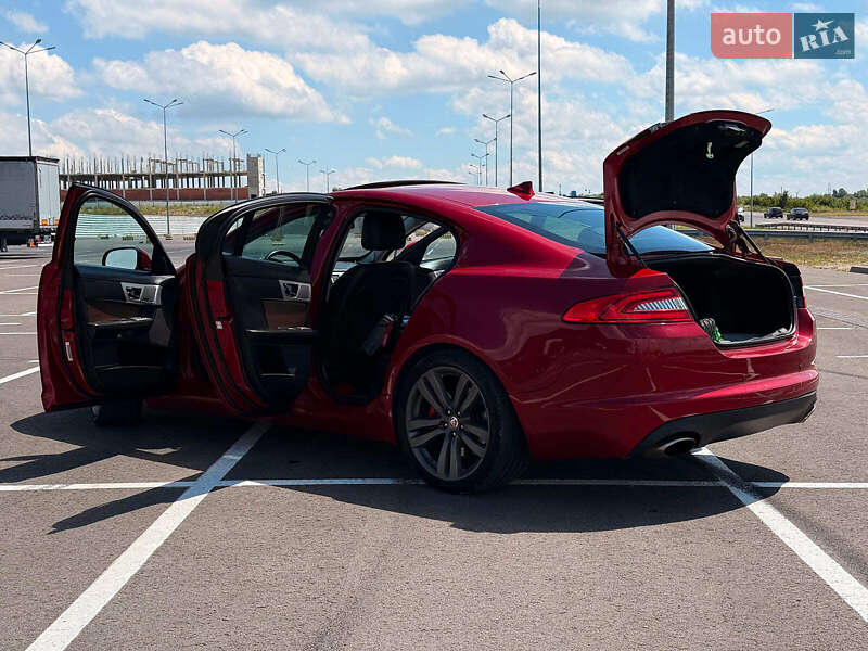 Седан Jaguar XF 2013 в Львове