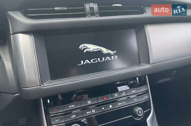 Седан Jaguar XF 2016 в 