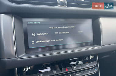 Седан Jaguar XF 2016 в 